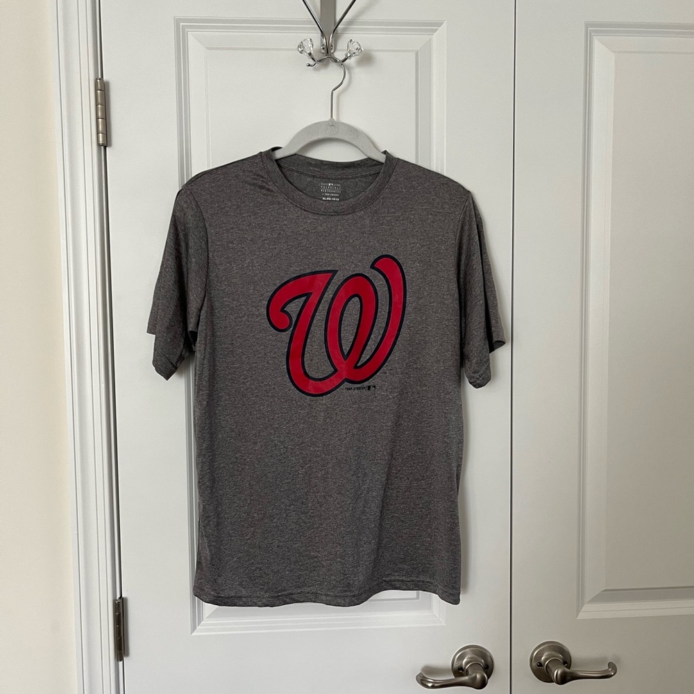 Genuine Merchandise Team Athletics Washington Nationals Boy’s Size XL 16…